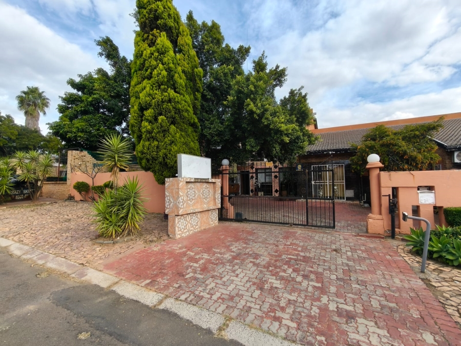 Commercial Property for Sale in Heuwelsig North West